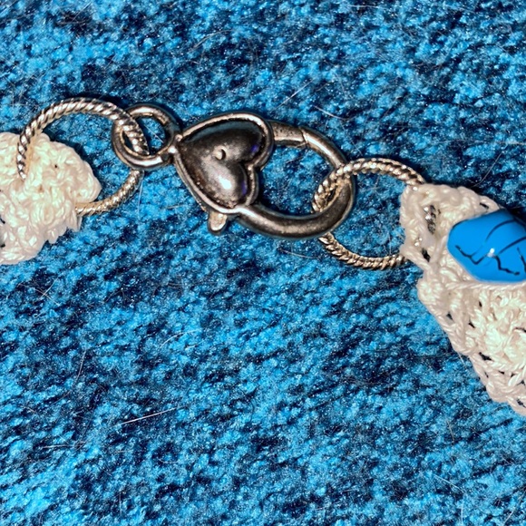 Vintage beautiful handmade crochet semiprecious turquoise beaded necklace. - Picture 2 of 4